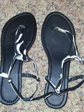 Black & White Strappy Women's Sandals
